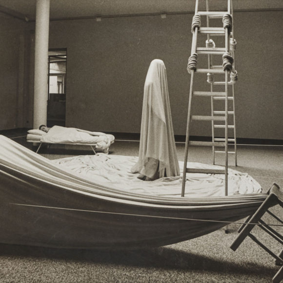 Registro fotográfico de la instalación La Scala Infinita – Jorge Eduardo Eielson